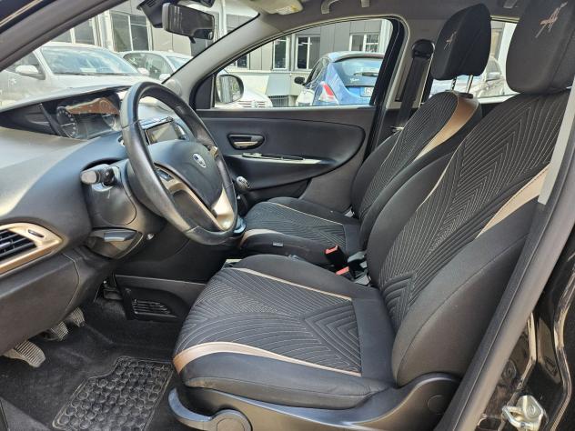 Lancia Ypsilon 1.0 FireFly 70cv Hybrid Alberta Ferretti - Foto 8