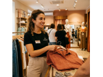 Commessa per negozio di abbigliamento donna