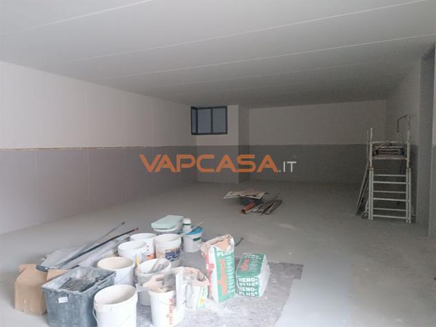 MAGAZZINO-DEPOSITO DI 75MQ CON ACCESSO CARRABILE + APPARTAMENTO RISTRUTTURATO - Foto 4