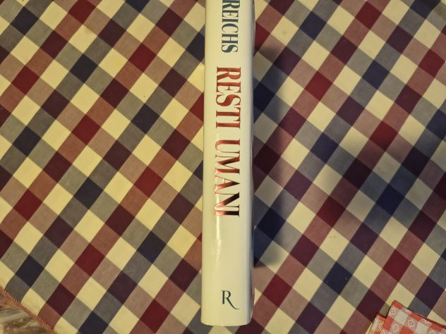 Libro Resti umani di Kathy Reichs. - Foto 2