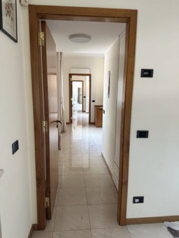 affittasi a referenziati appartamento attico bivani arredato con posto-auto, - Foto 4