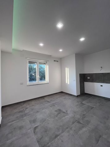 RIF. 561 €700,00 FRONTE VILLAGGIO COPPOLA APPARTAMENTO - Foto 4