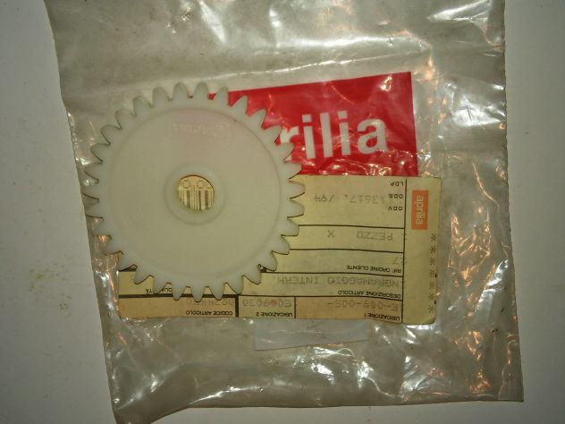 INGRANAGGIO INTERMEDIO CONTAGIRI APRILIA 125 MOTORE ROTAX 123 AP0234470