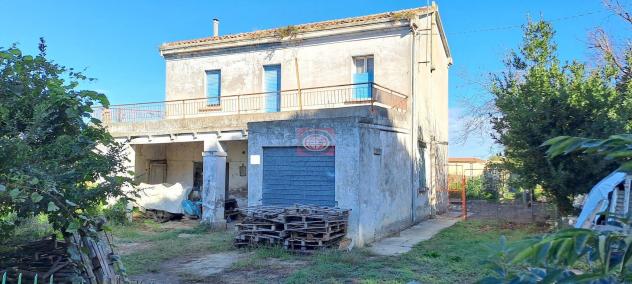 Casa singola con c.a 3.000 mq di terreno. - Foto 2