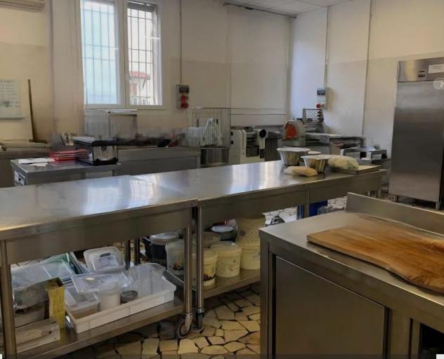 Alimentari in vendita a Marina di Carrara - Carrara 64 mq Rif: 1406339