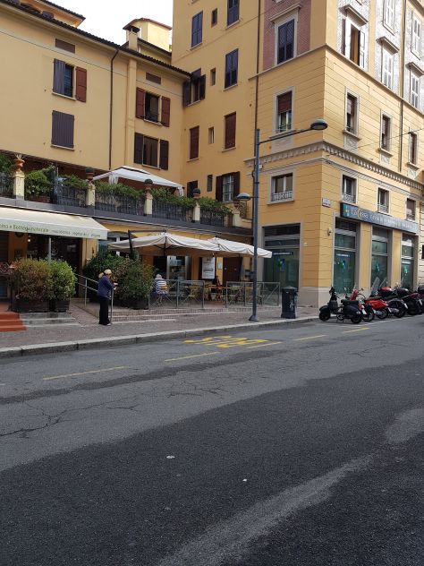 Vicino stazione, via Tiarini 1 Bologna. affitto stanza libera da 1 aprile 2026
