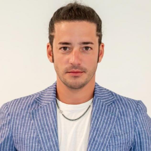 LUCA cerca una babysitter - lavoro da babysitter a Padova