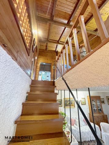 CASA INDIPENDENTE di 6 vani e di 120 mq (MONTECARLO) rif. 3615 - Foto 6