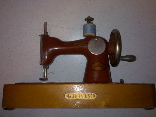 Macchina da cucire piccola, made in USSR - Foto 6