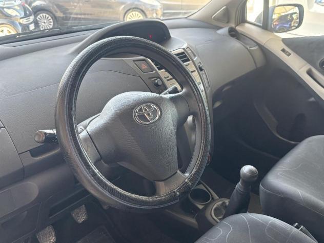 TOYOTA - Yaris - 1.0 5p. Now - Foto 9