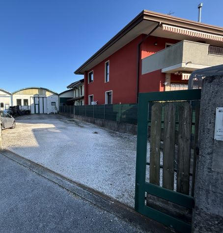 VENDITA CAPANNONE CON SCOPERT0 AD ERACLEA