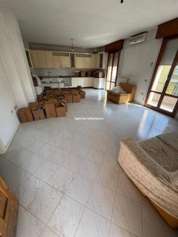 BOTTEGA VENDESI APPARTAMENTO INDIPENDENTE SU BIFAMILIARE CON MANSARDA E AMPIO SCOPERTO ESCLUSIVO