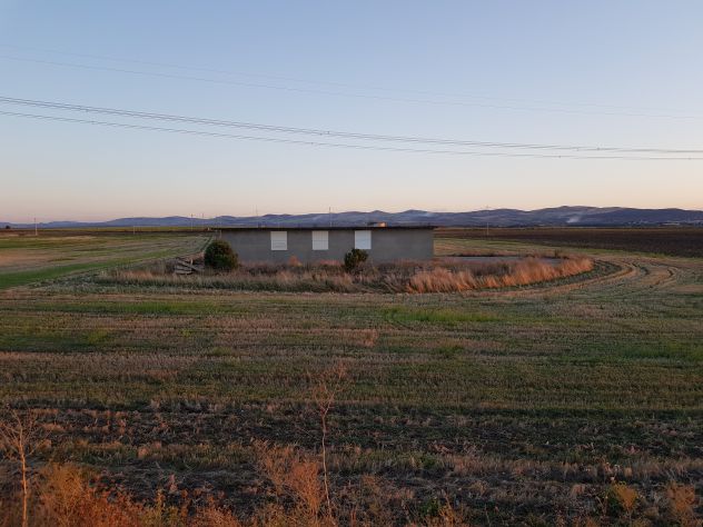 HAI BISOGNO DI UN TERRENO E DI UN LOCALE USO ARTIGIANALE ZONA S.S. 655 - Foto 3