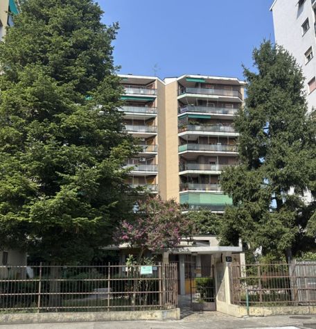 Due Locali + servizi a Cinisello B.mo (MI)