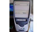 Computer da tavolo completo di accessori