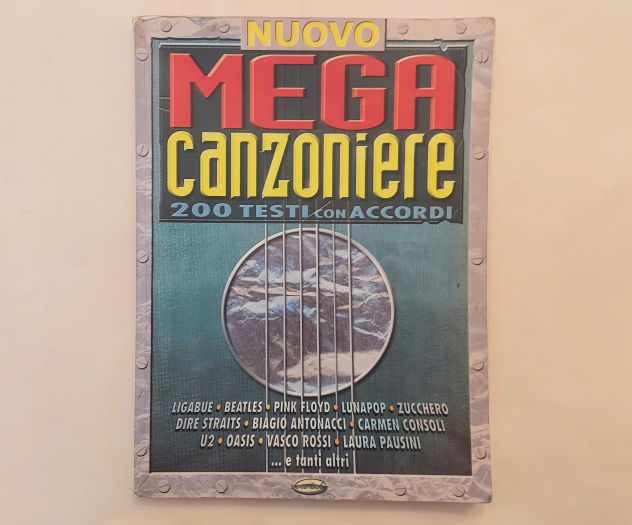 Nuovo Mega canzoniere 200 testi e accordi Ed.Carlsch, Milano 2002