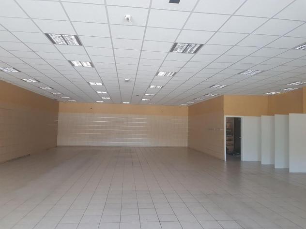 Locale comm.le/Fondo in affitto a Colle di Val d'Elsa 140 mq Rif: 1452481