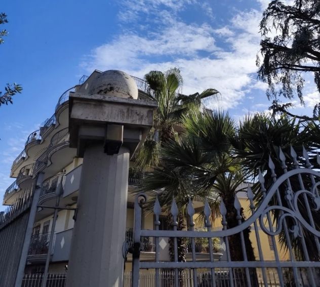 TORRE MAURA TRILOCALE ARREDATO CON TERRAZZO PRIVATO