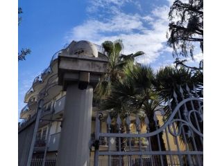 TORRE MAURA TRILOCALE ARREDATO CON TERRAZZO PRIVATO