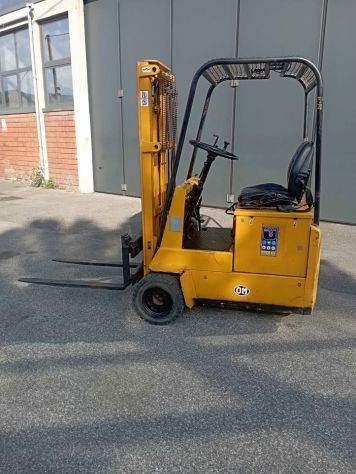 muletto elettrico ,transpallet elettrici,ecc.