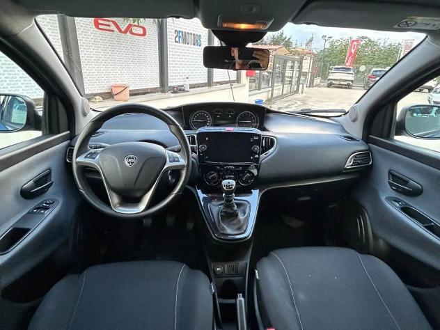 Lancia Ypsilon 1.0 FireFly 5 porte S&S Hybrid Silver - Foto 8