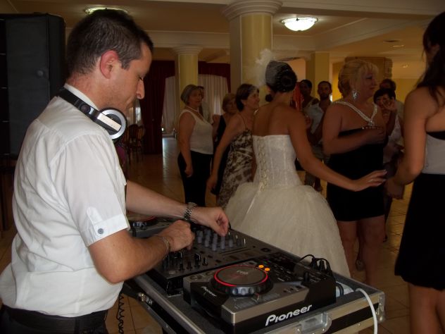 DJ PER FESTE PRIVATE: 18°,COMPLEANNI &amp; CERIMONIE,MATRIMONI ED EVENTI+FOTOGRAFIA - Foto 4