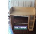Mobiletto in legno dal design moderno
