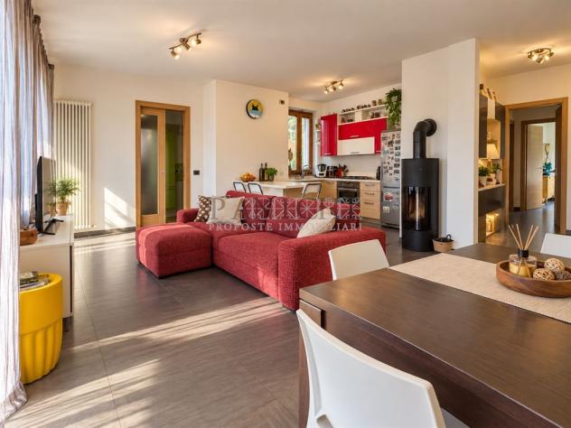 Appartamento in villetta bifamiliare con ampio giardino, terrazzo, garage e cantina - Foto 4