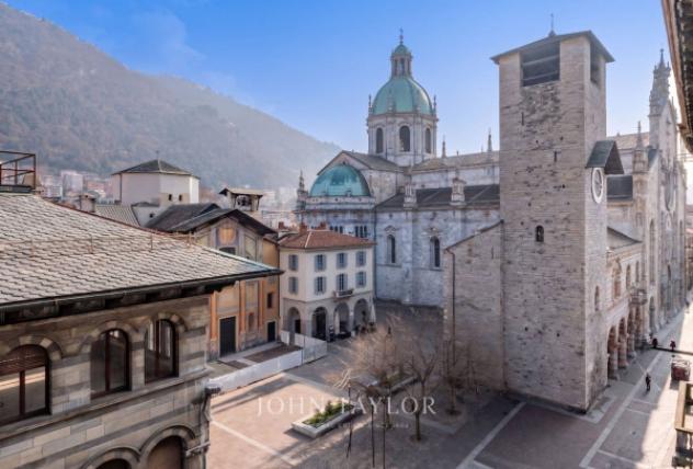 Appartamento di 160 m² con 5 locali in vendita a Como