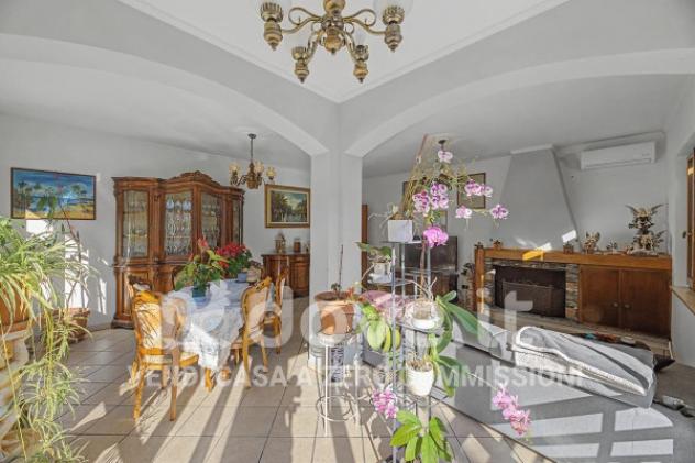 Villa di 260 m² con più di 5 locali e box auto doppio in vendita a Luino - Foto 14