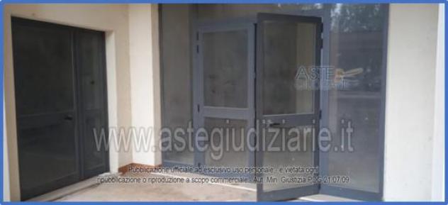 IMMOBILI-IMMOBILE COMMERCIALE-Via L.Grassi n.20 - Foto 3