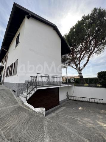 COCQUIO-TREVISAGO porzione di villa bifamiliare con giardino - Foto 3