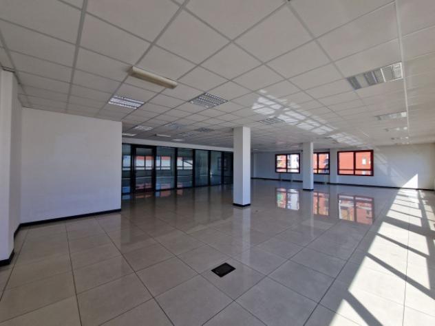 Immobile di 240 m² con 1 locale in affitto a Pero - Foto 17