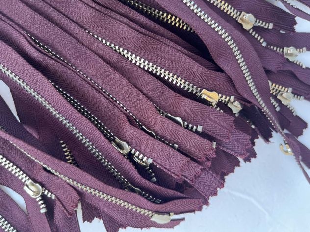 X83 Cerniere Lampo Zip metallo YKK senza tiretto cm 28 col. Viola – Pz. 30 - Foto 4