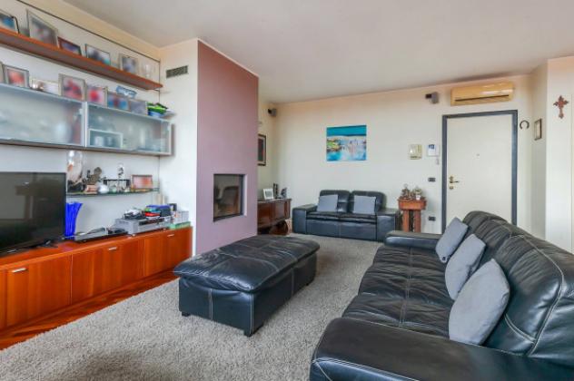 Attico / Mansarda di 164 m² con 5 locali e box auto doppio in vendita a Peschiera Borromeo - Foto 3