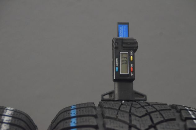 Dunlop Winter 4D 225/55 R18 usate x4 - Foto 7
