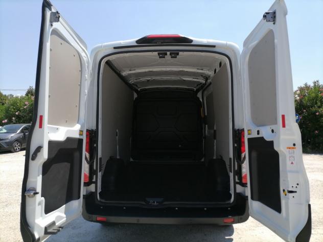 Ford Transit 350 fwd 2.0 ecoblue 130cv trend L2H2 - Foto 9