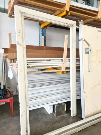 PORTA FRIGO CON GUIDA SCORRIMENTO USATA - Foto 4