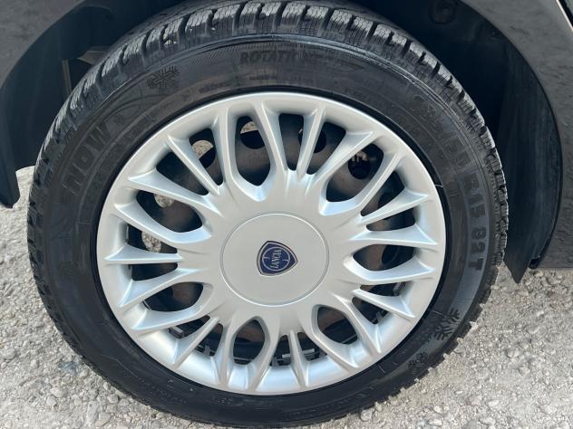 Lancia Ypsilon 1.2 69 CV 5 porte Silver - Foto 9