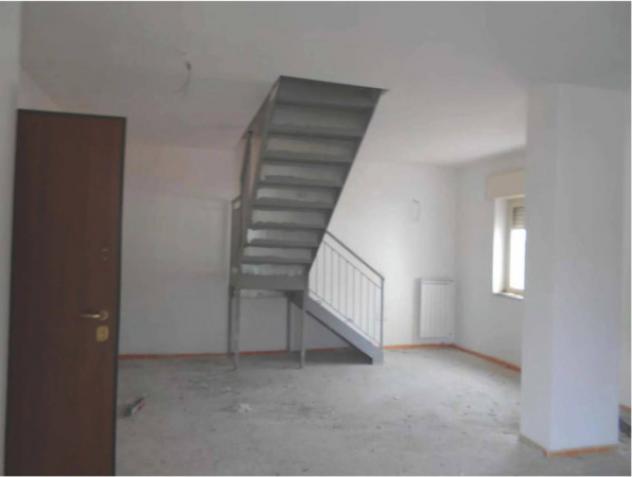 Immobile in asta di 194 m² con più di 5 locali e box auto in vendita a Campagna - Foto 2