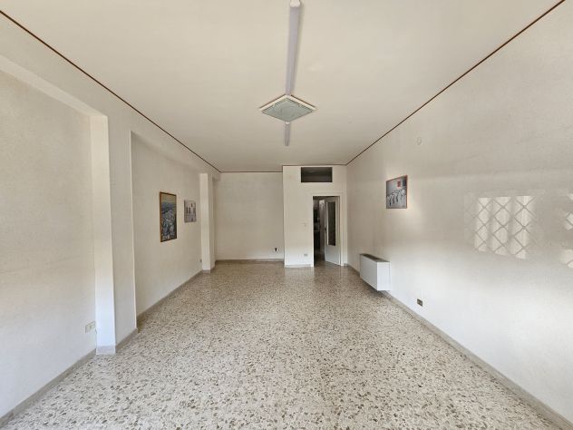 VENDESI APPARTAMENTO CON ASCENSORE, GARAGE E CANTINA IN VIA EMILIA, 7 – VENOSA - Foto 9