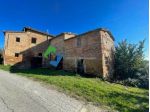 Casale in pietra da ristrutturare alle porte di Siena