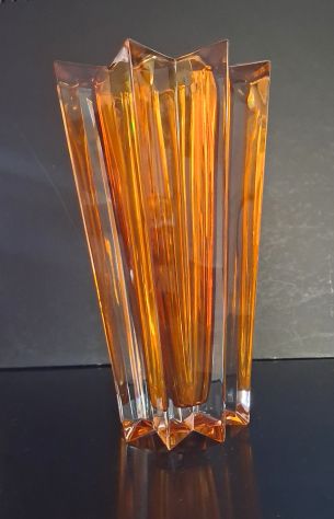Vaso Art Déco in vetro ambra a forma di stella. - Foto 3