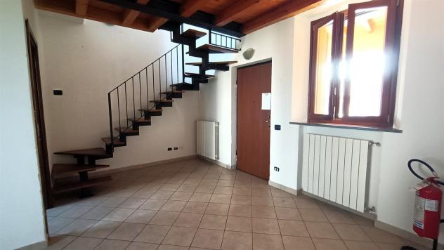 In Caratteristico casale ristrutturato, accattivante appartamento su due livelli con travi a vista. - Foto 12
