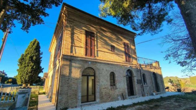 Immobile in asta di 348 m² con più di 5 locali e box auto in vendita a Civitella del Tronto - Foto 2