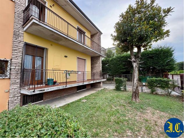 V005530 - AMPIO TRILOCALE CON TERRAZZO ANGOLARE E GARAGE
