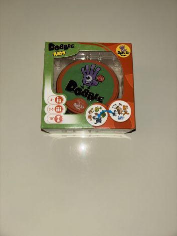 1 CONFEZIONE SIGILLATA:5 GIOCHI IN 1 PER TUTTE LE ETÀ DAI 4 ANNI IN SU”DOBBLE KI