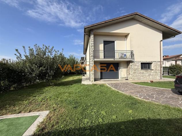 VILLA SINGOLA CON AMPIO GIARDINO PRIVATO - Foto 2