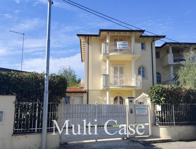 Porzione di Villa Indipendente con Giardino a 600m dal mare - Marina di Pietrasanta. - Foto 2