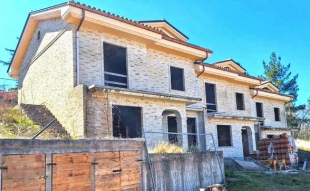 Immobile in asta di 240 m², box auto in vendita a Cingoli